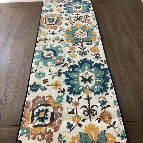 Floral Pattern Table Runner - Picture 3 of 7